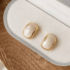 Boucles d'oreilles classiques en perles dorées
