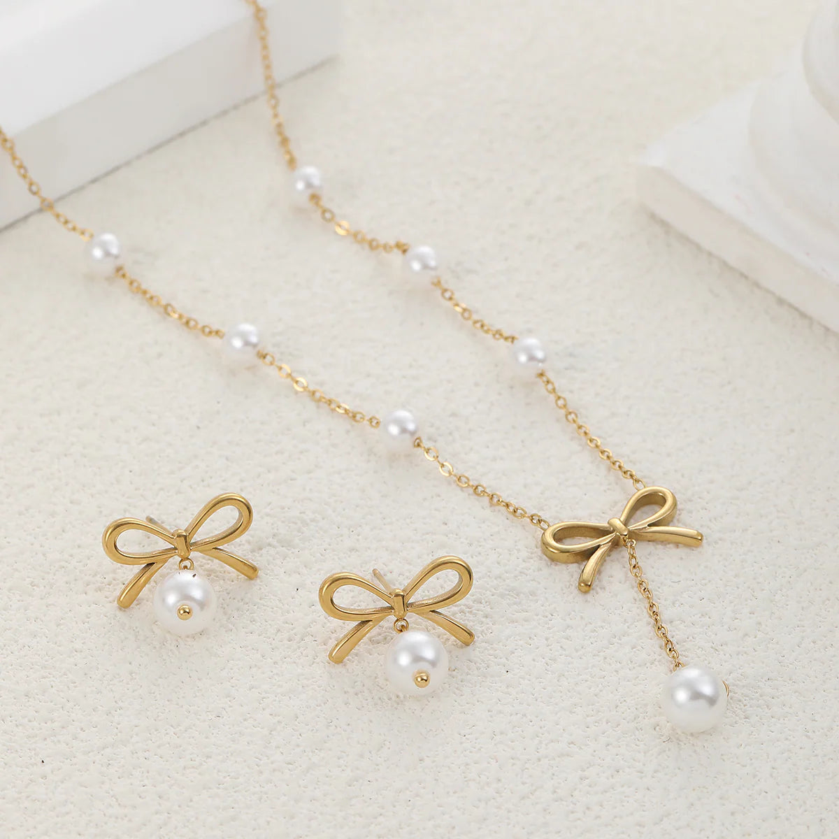 Parure de bijoux avec nœuds en perles