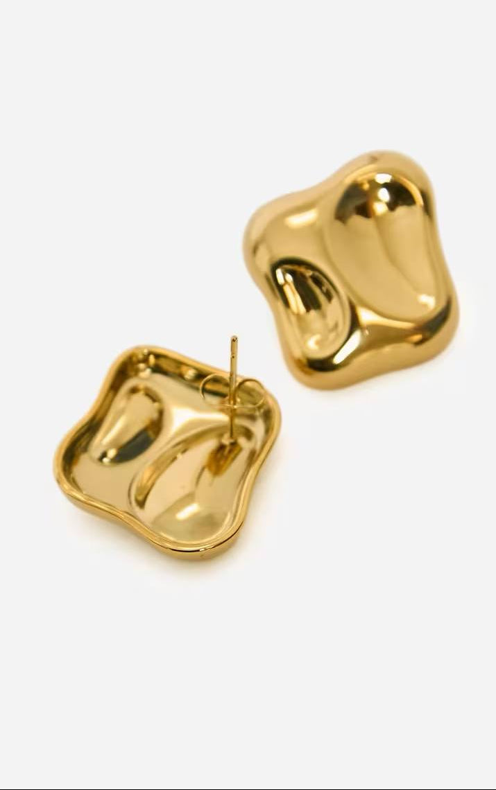 Boucles d'oreilles clous carrés incurvés